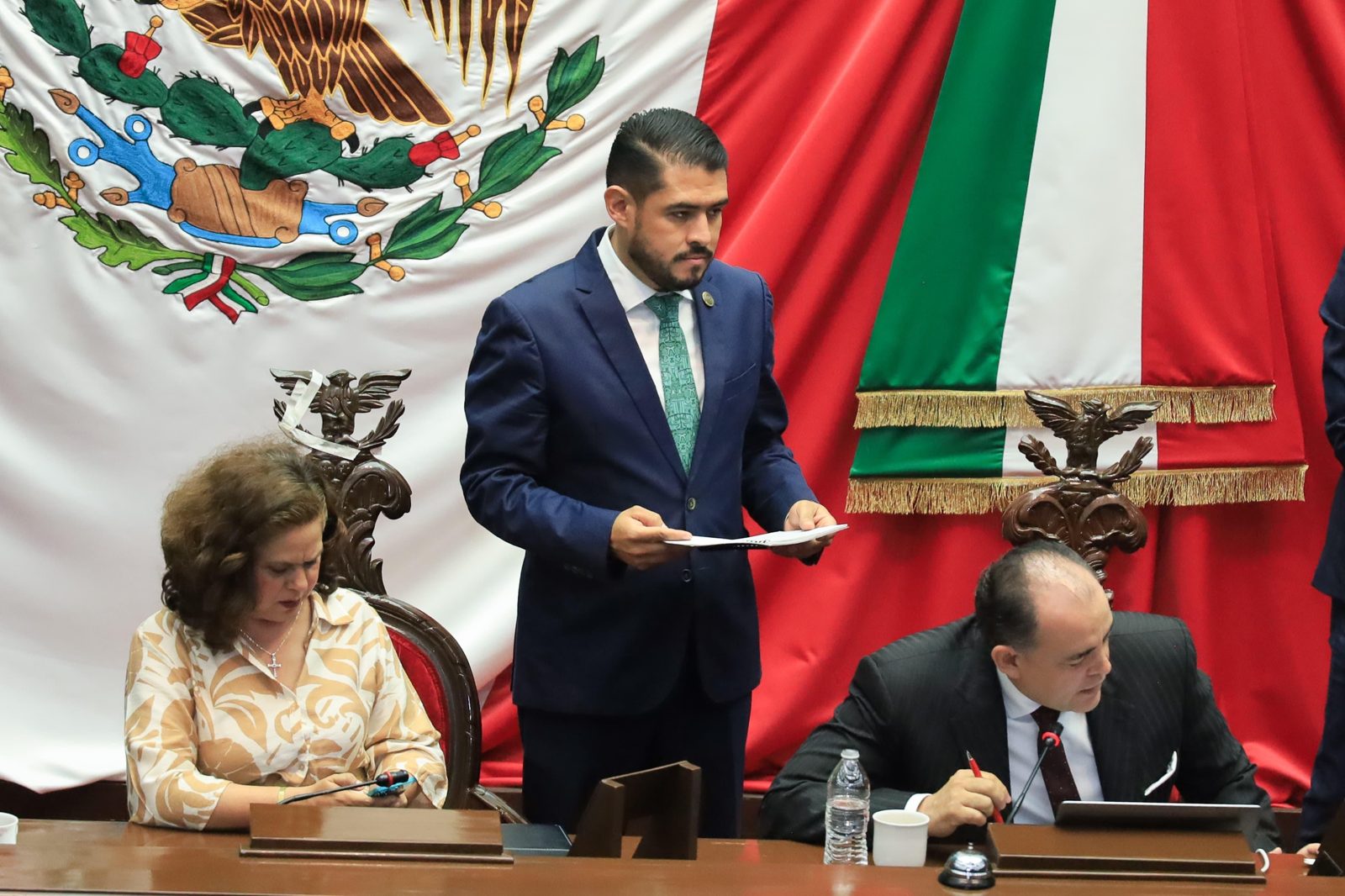 Fernando Chagolla en la Mesa Directiva del Congreso de Michoacán